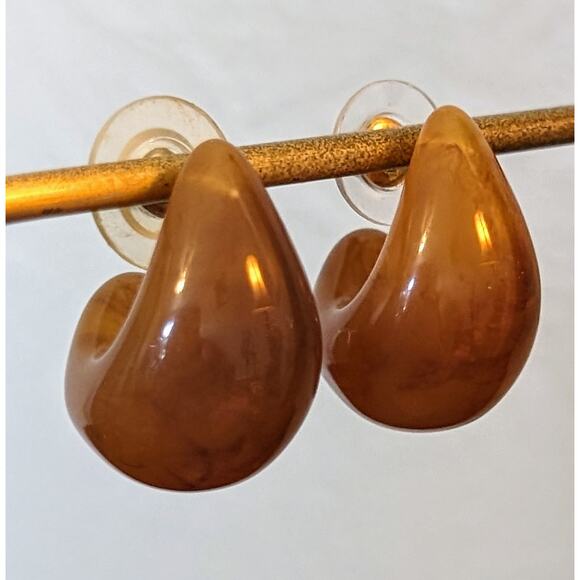 Caramel Resin Marbled Chunky C-Shape Huggie Post Earrings - Picture 1 of 7